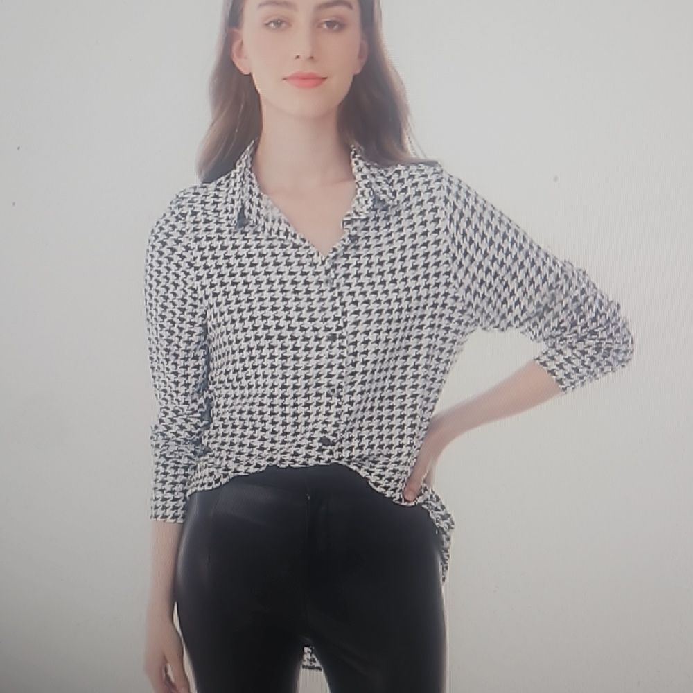 LIVRANIA WOMAN BUTTON DOWN BLOUSE M